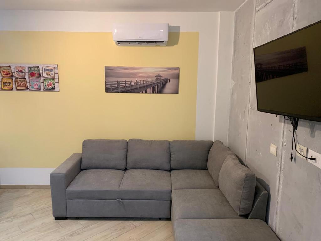 Alfiume B Apartment Tirano Bagian luar foto