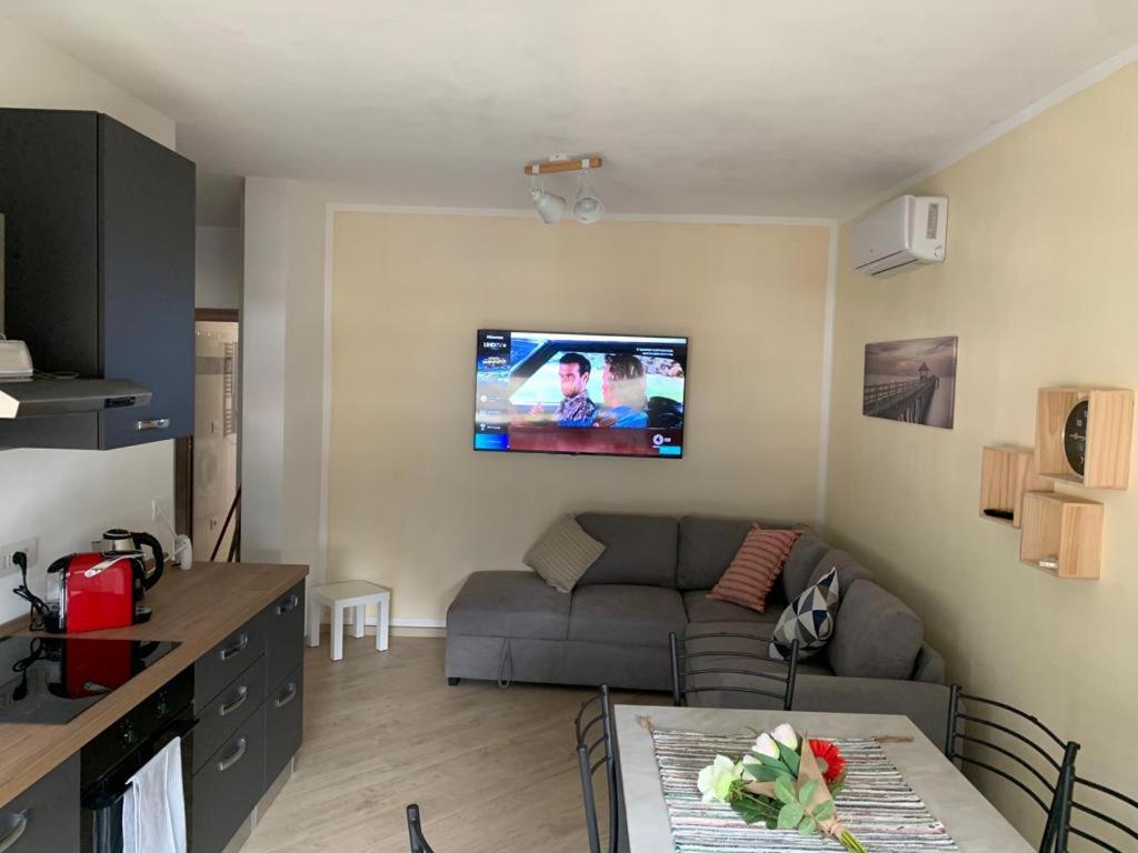 Alfiume B Apartment Tirano Bagian luar foto